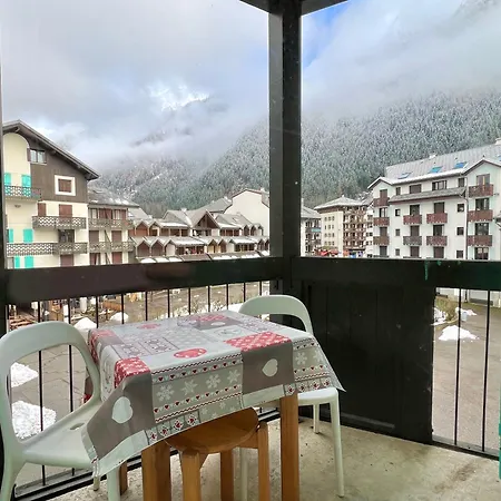 Le Balme Wifi/parking/balcony شقة *