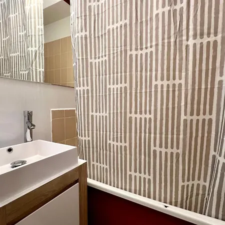 Le Balme Wifi/parking/balcony شقة