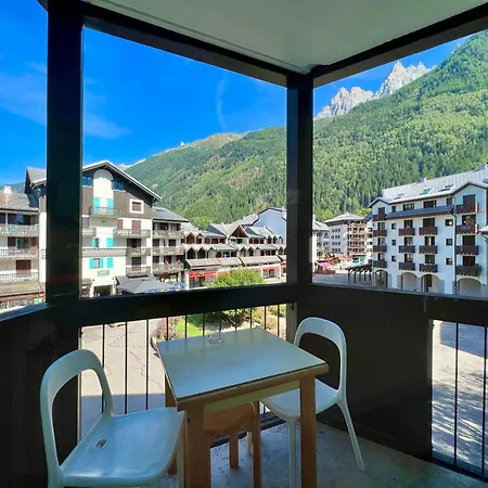 Le Balme Wifi/parking/balcony شقة *